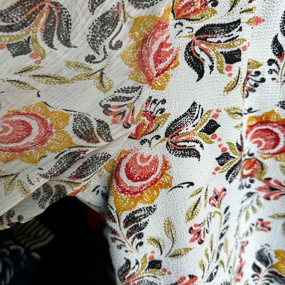 SOLD✅ Fever XL Floral Blouse - Red, Orange, Black - Picture 11 of 12